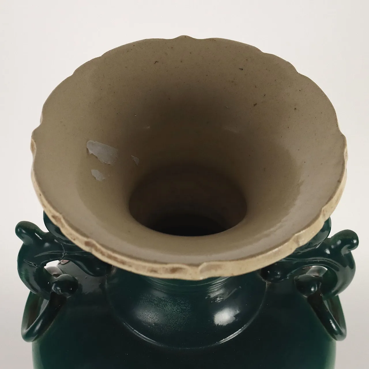 Coppia di Vasi giapponesi in ceramica con motivi floreali e figure 10