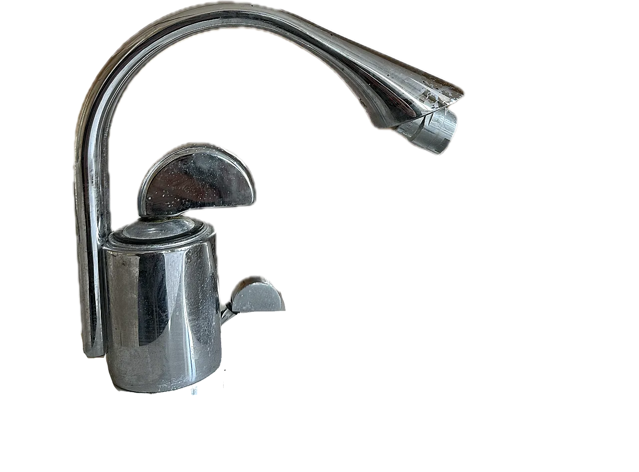 Sanitari XL di Paolo Tilche e rubinetto Iperbole di Gae Aulenti, anni 2