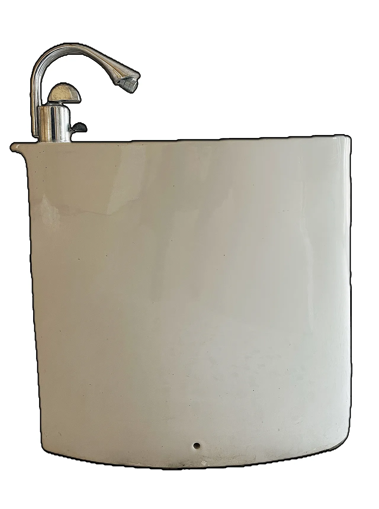 Sanitari XL di Paolo Tilche e rubinetto Iperbole di Gae Aulenti, anni 3