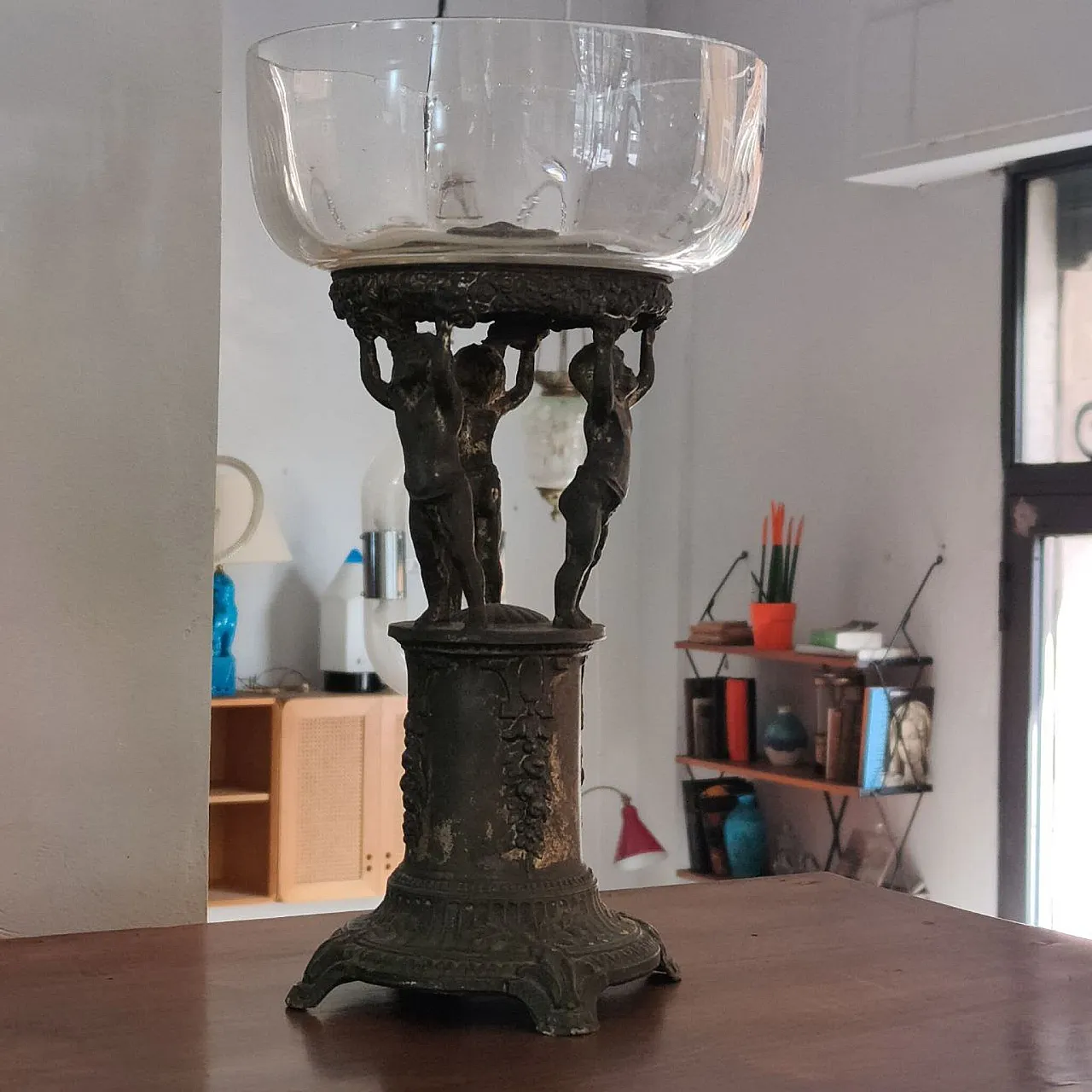 Centrotavola alzata Liberty in vetro antimonio con putti, Italia 1900 6