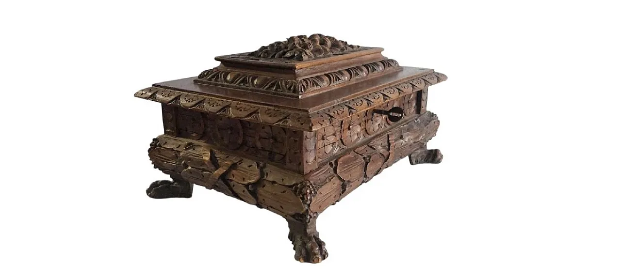 Renaissance-style carved box, 19th century 2