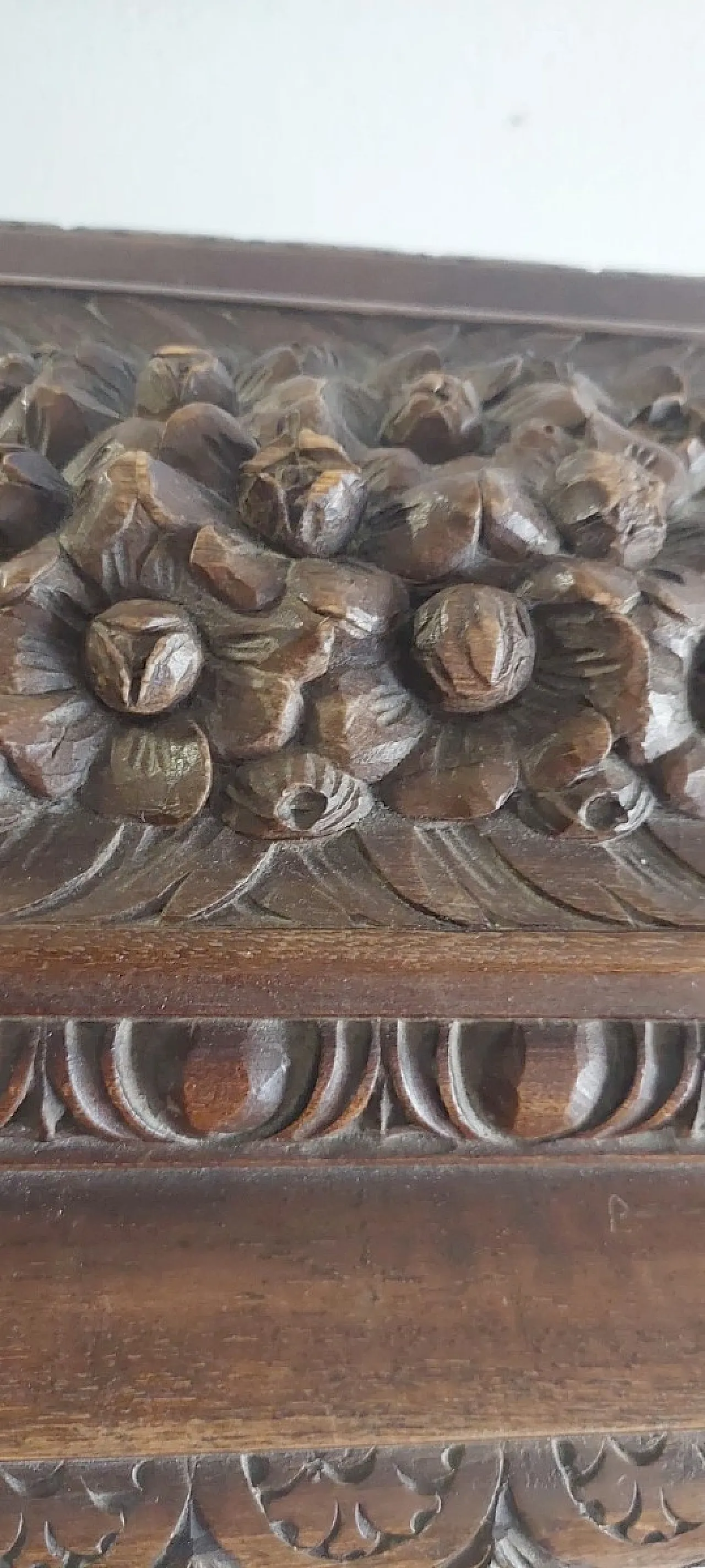 Renaissance-style carved box, 19th century 4