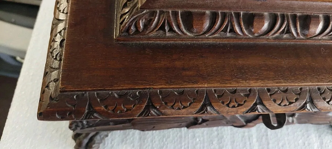 Renaissance-style carved box, 19th century 5