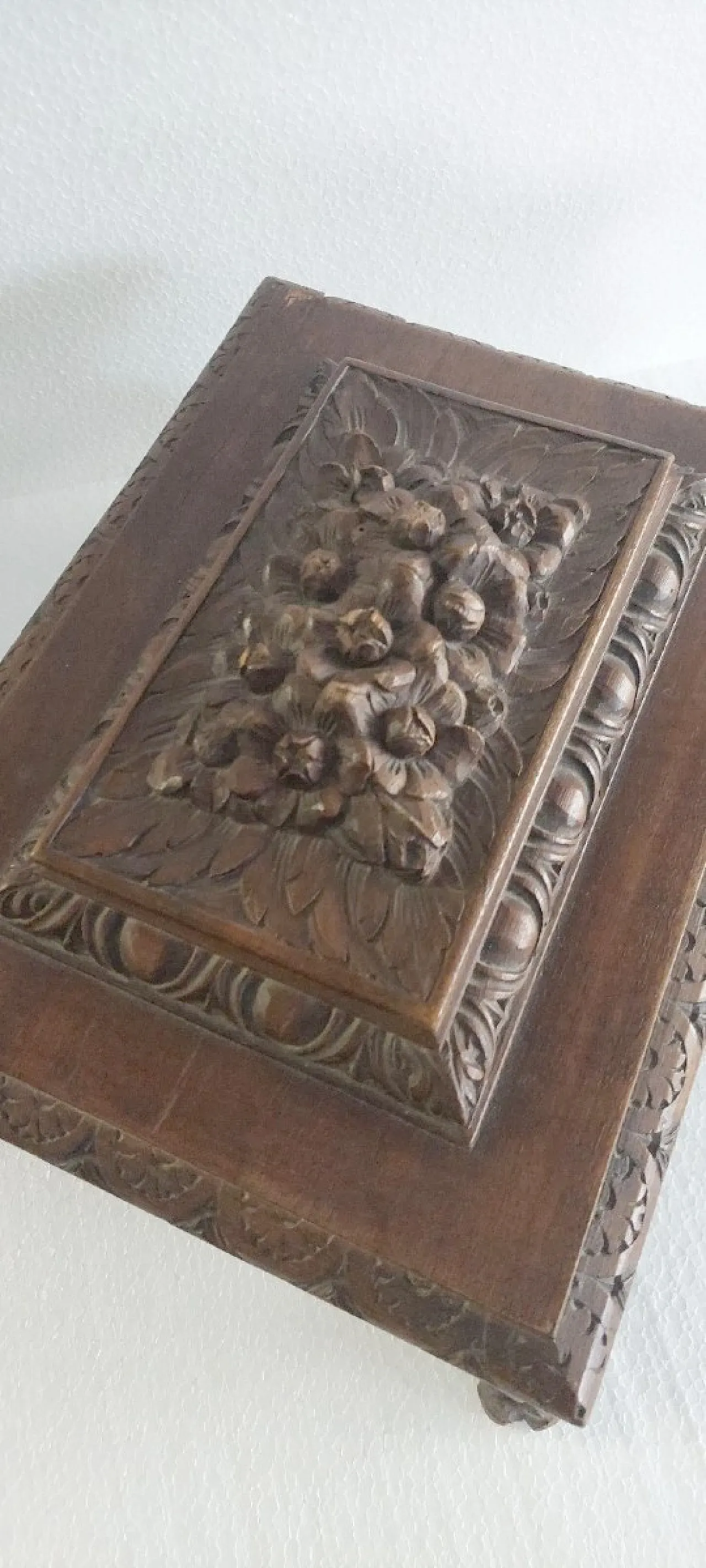 Renaissance-style carved box, 19th century 6