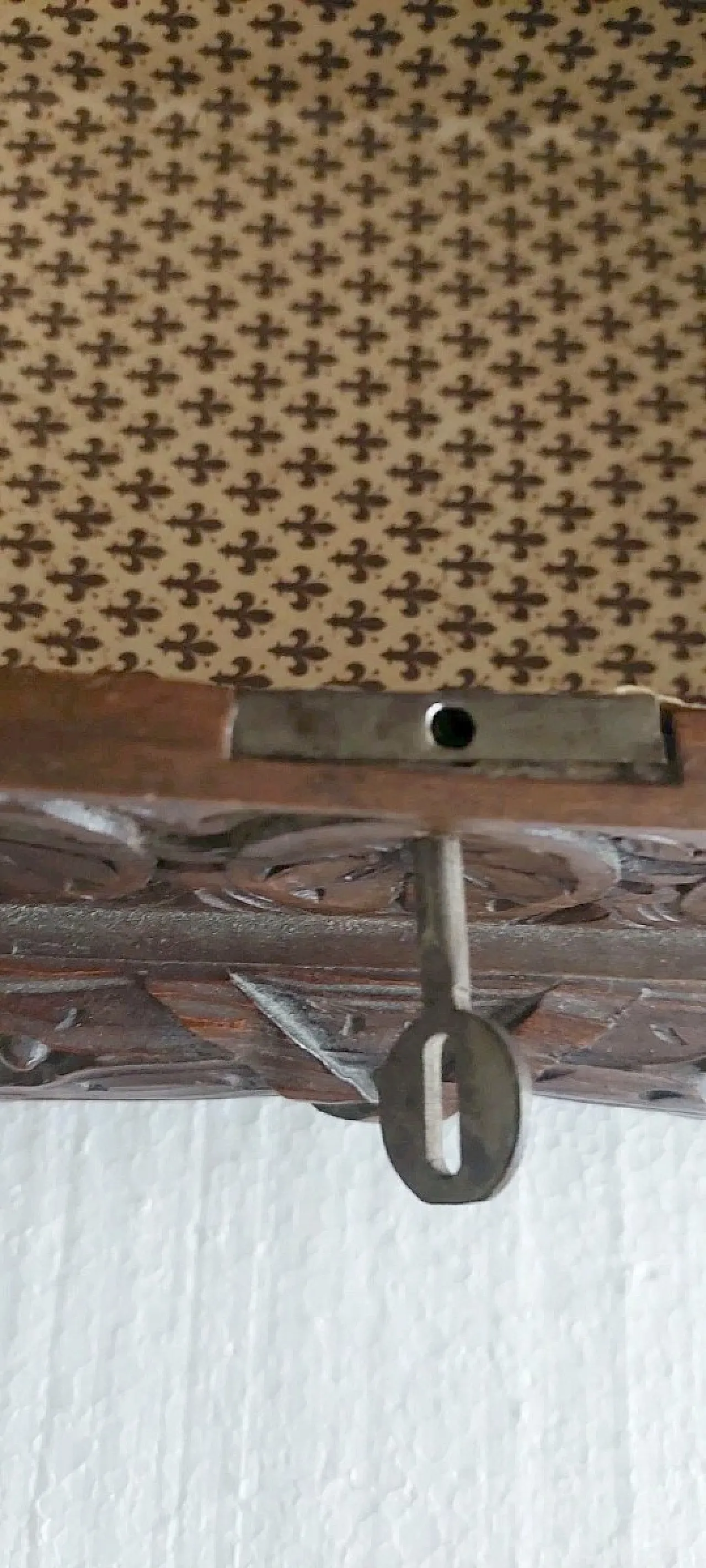 Renaissance-style carved box, 19th century 9