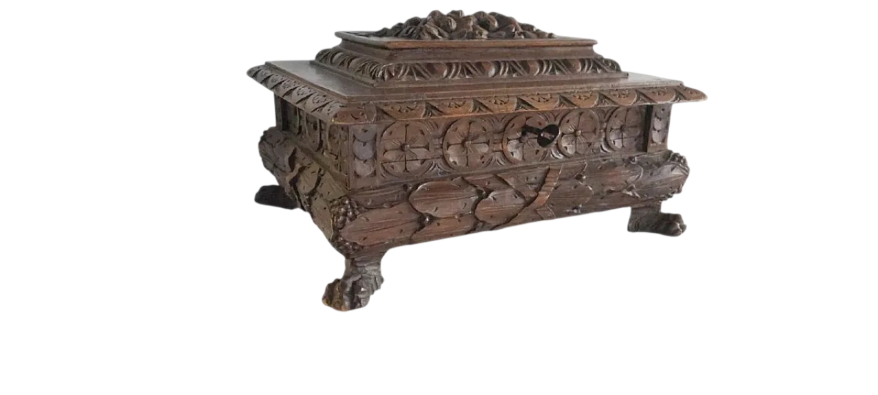 Renaissance-style carved box, 19th century 12