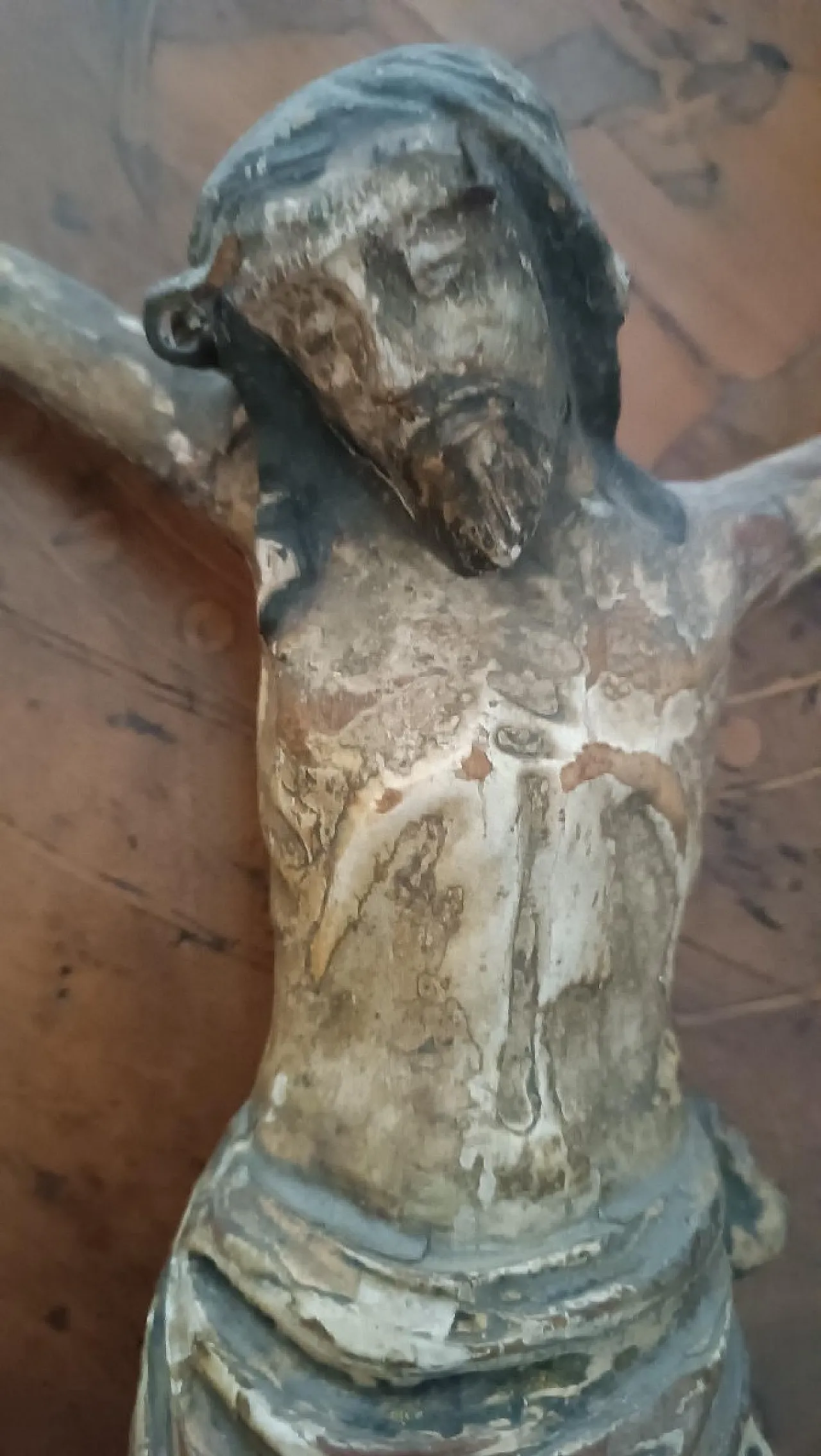 Antique Christ in polychrome wood, 18th century 3