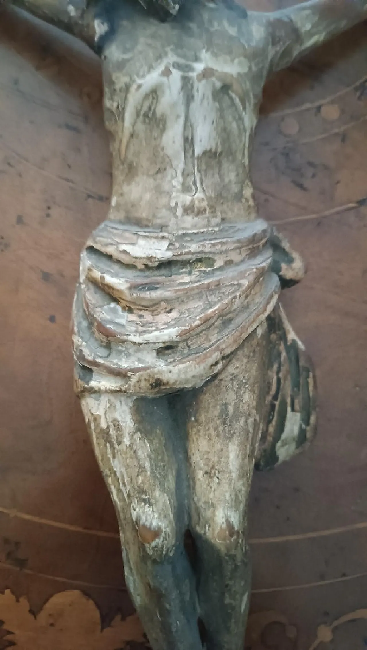 Antique Christ in polychrome wood, 18th century 4