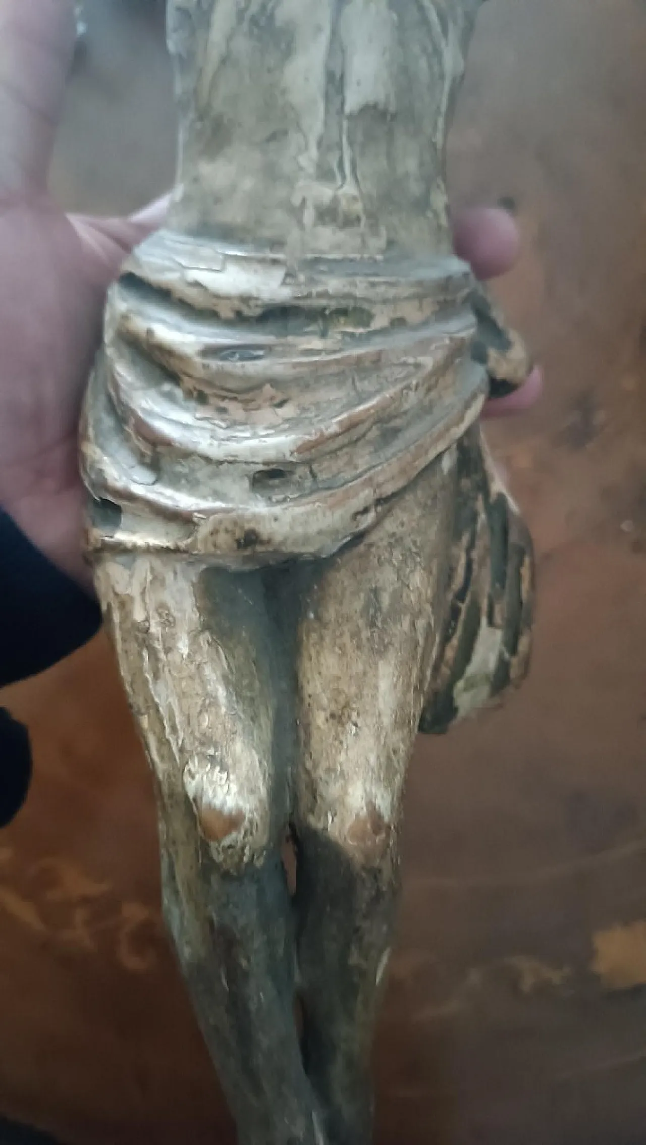 Antique Christ in polychrome wood, 18th century 8