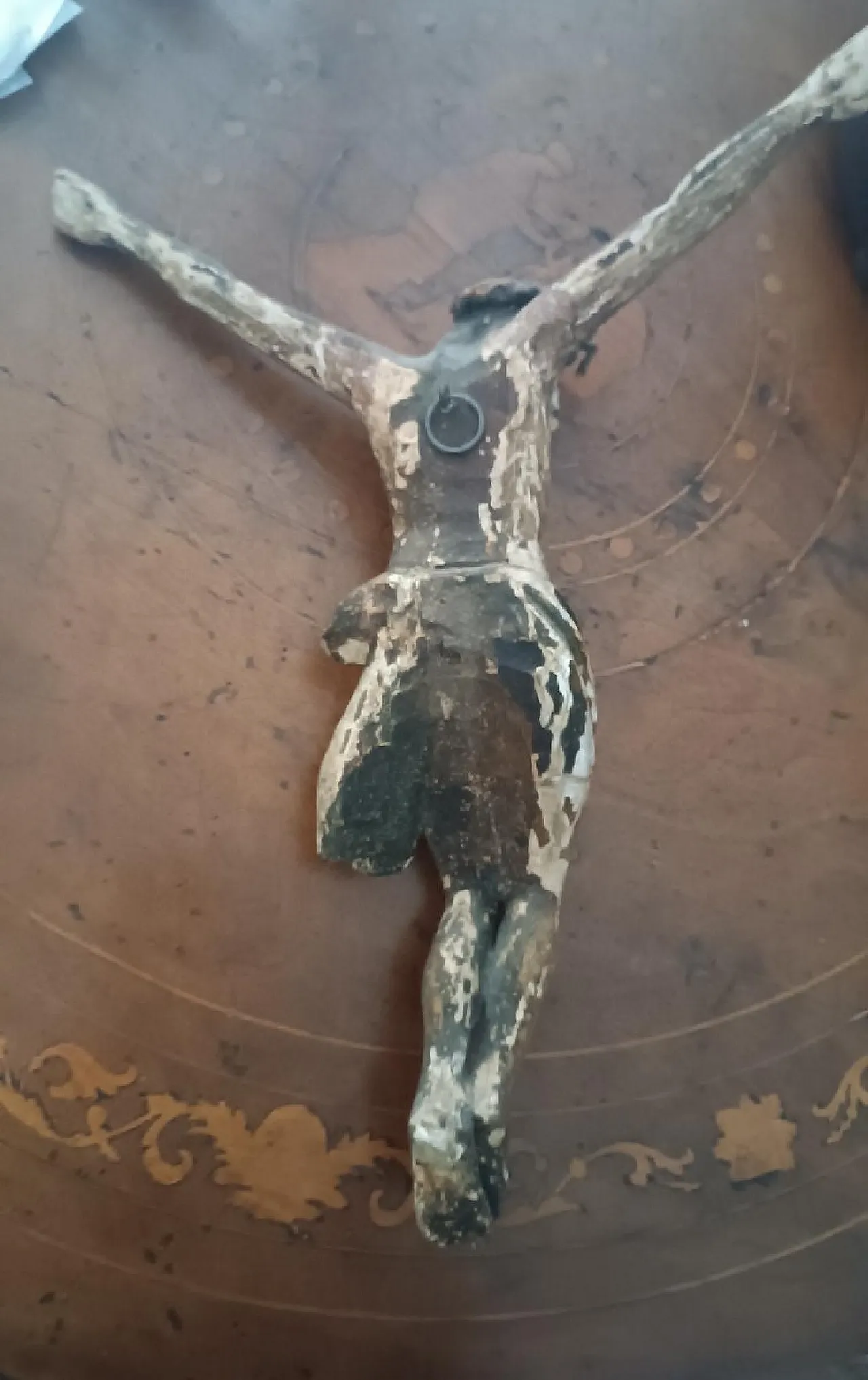 Antique Christ in polychrome wood, 18th century 9