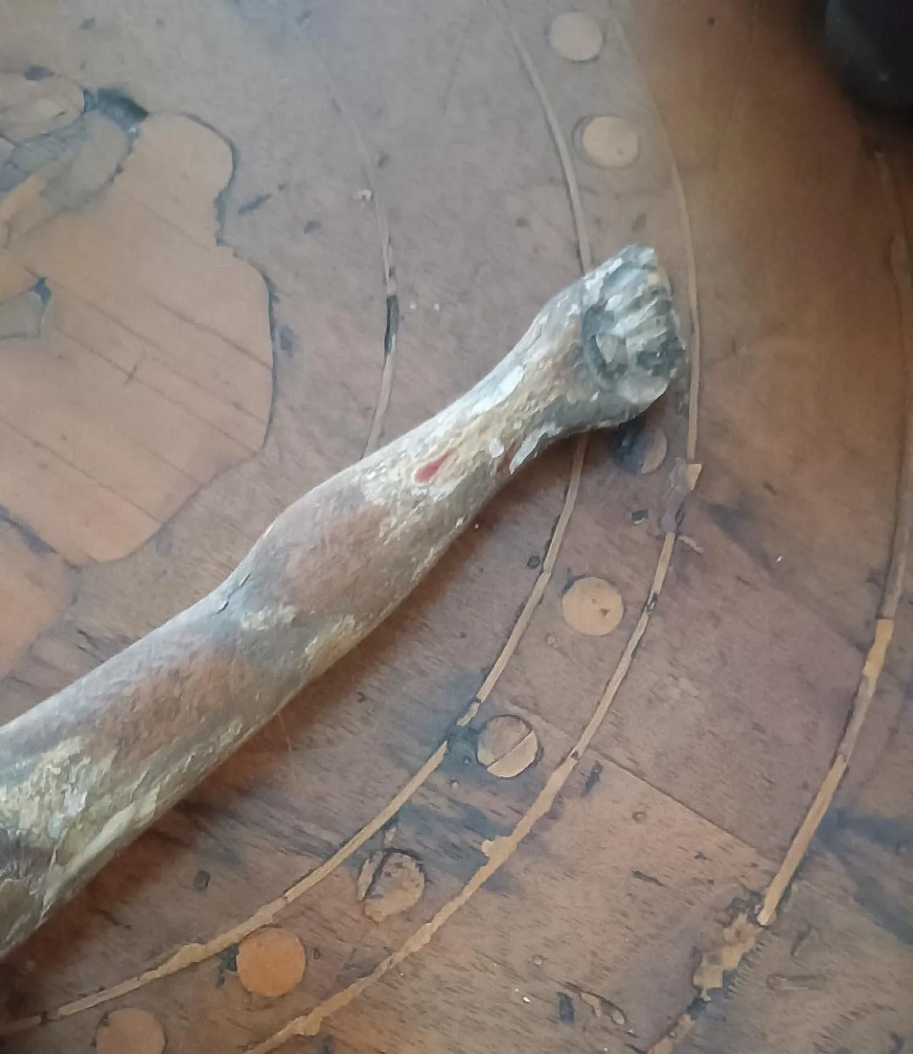 Antique Christ in polychrome wood, 18th century 11