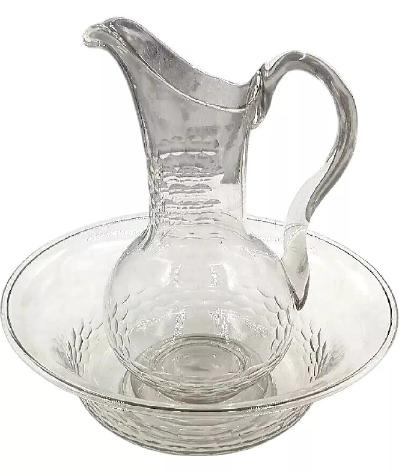 https://www.proantic.com/1545920-grand-plateau-de-bassin-en-verre-grave-antique-du-19e-siecle-avec-cruche.html 1
