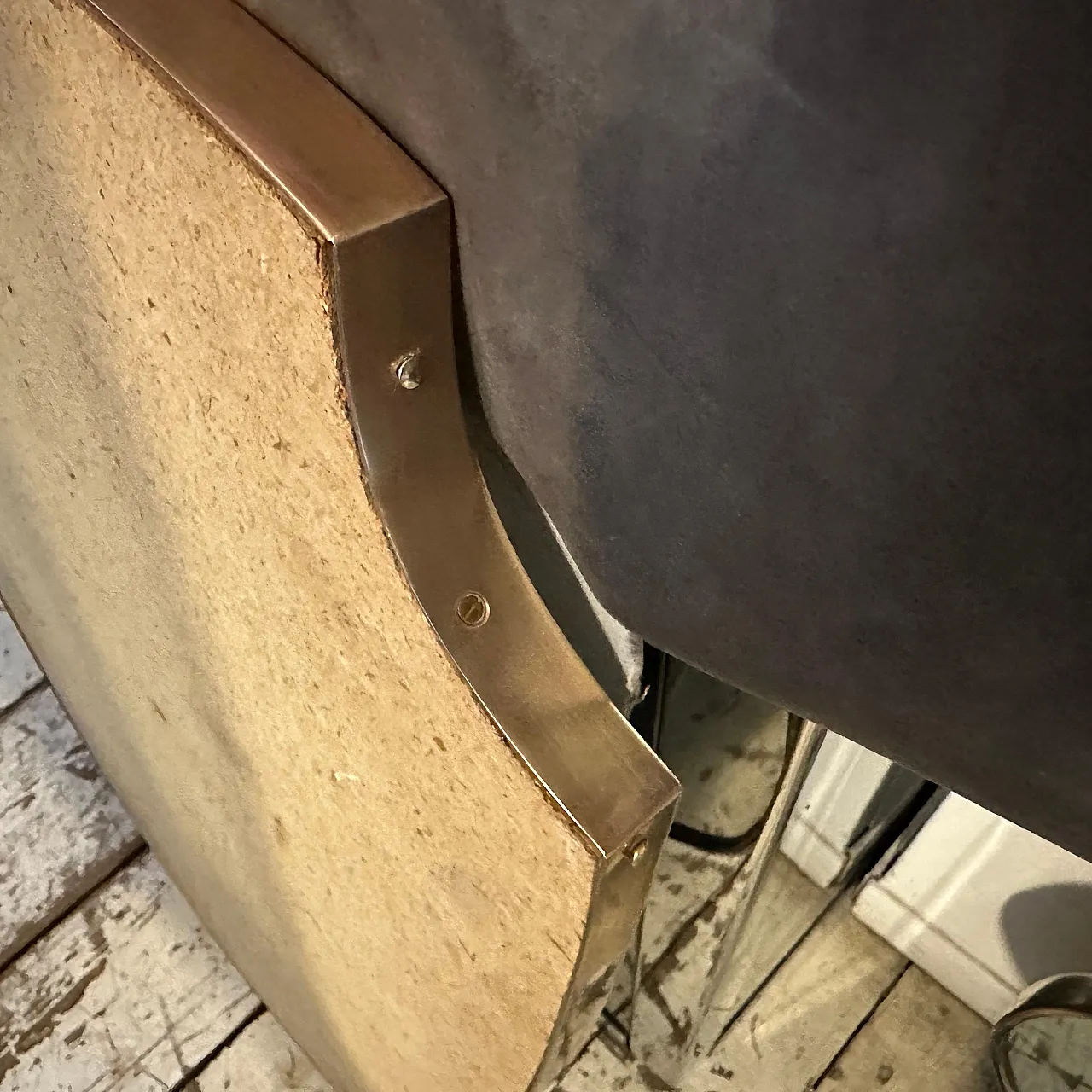 Specchio da parete a scudo in ottone di Gio Ponti, anni '60 3