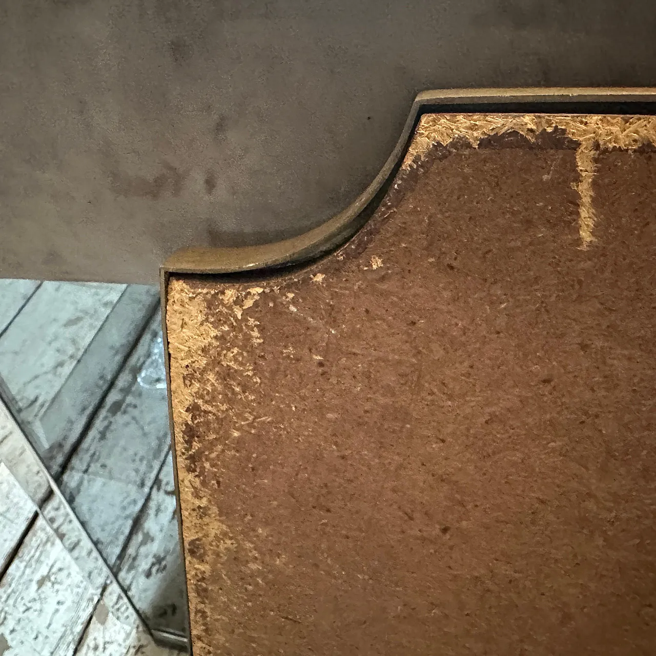 Specchio da parete a scudo in ottone di Gio Ponti, anni '50 4