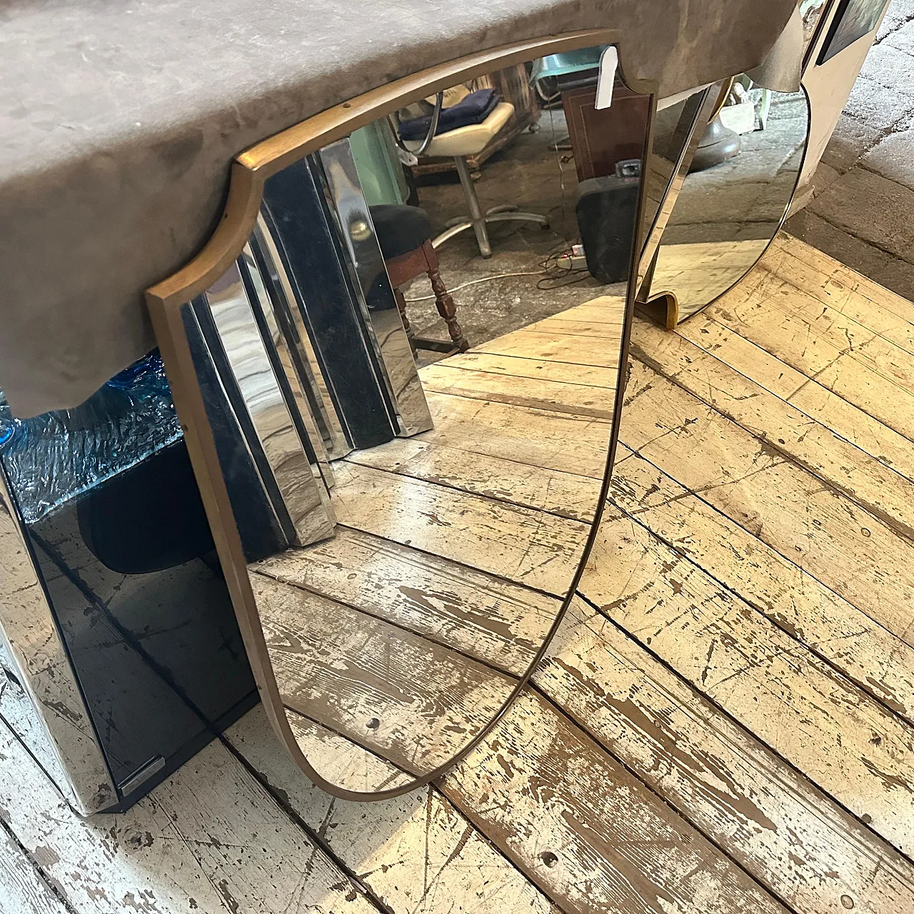 Specchio da parete a scudo in ottone di Gio Ponti, anni '50 7