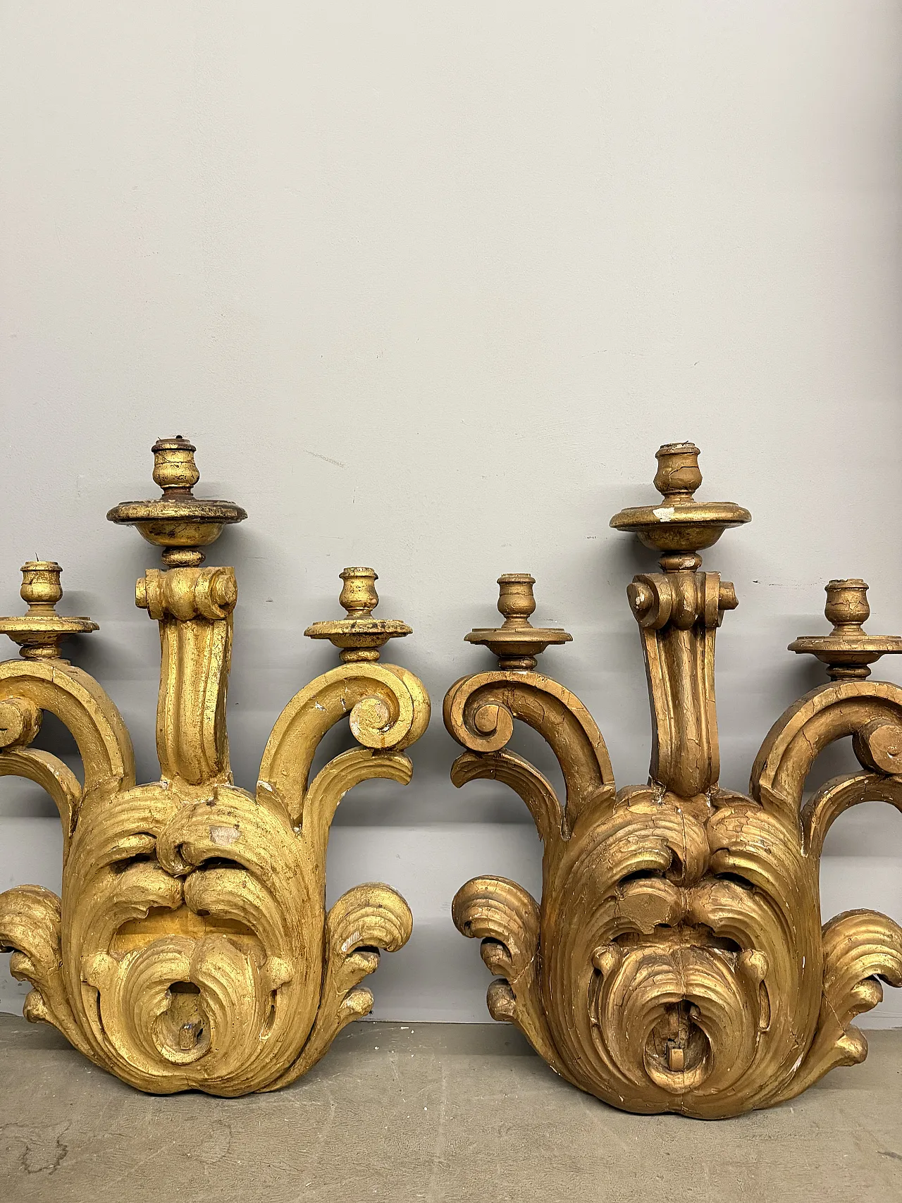 Pair of large brown and carved wooden appliques, 19th century 1