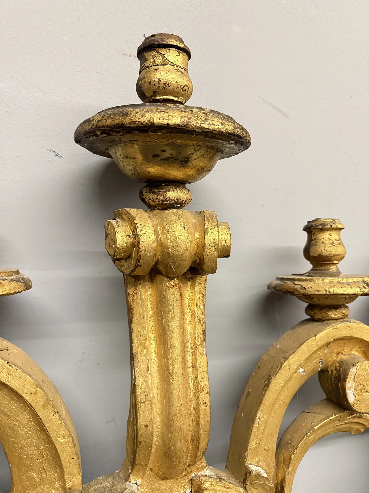 Pair of large brown and carved wooden appliques, 19th century 9