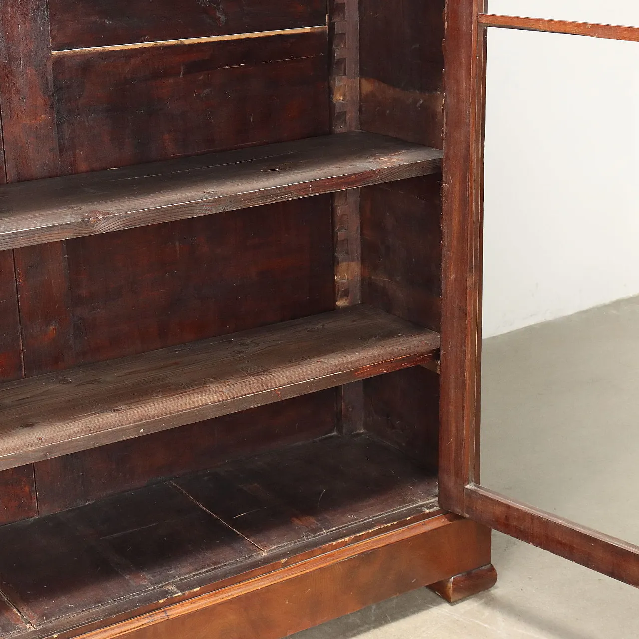 Libreria Luigi Filippo in pioppo impiallacciato con vetrina, '800 7