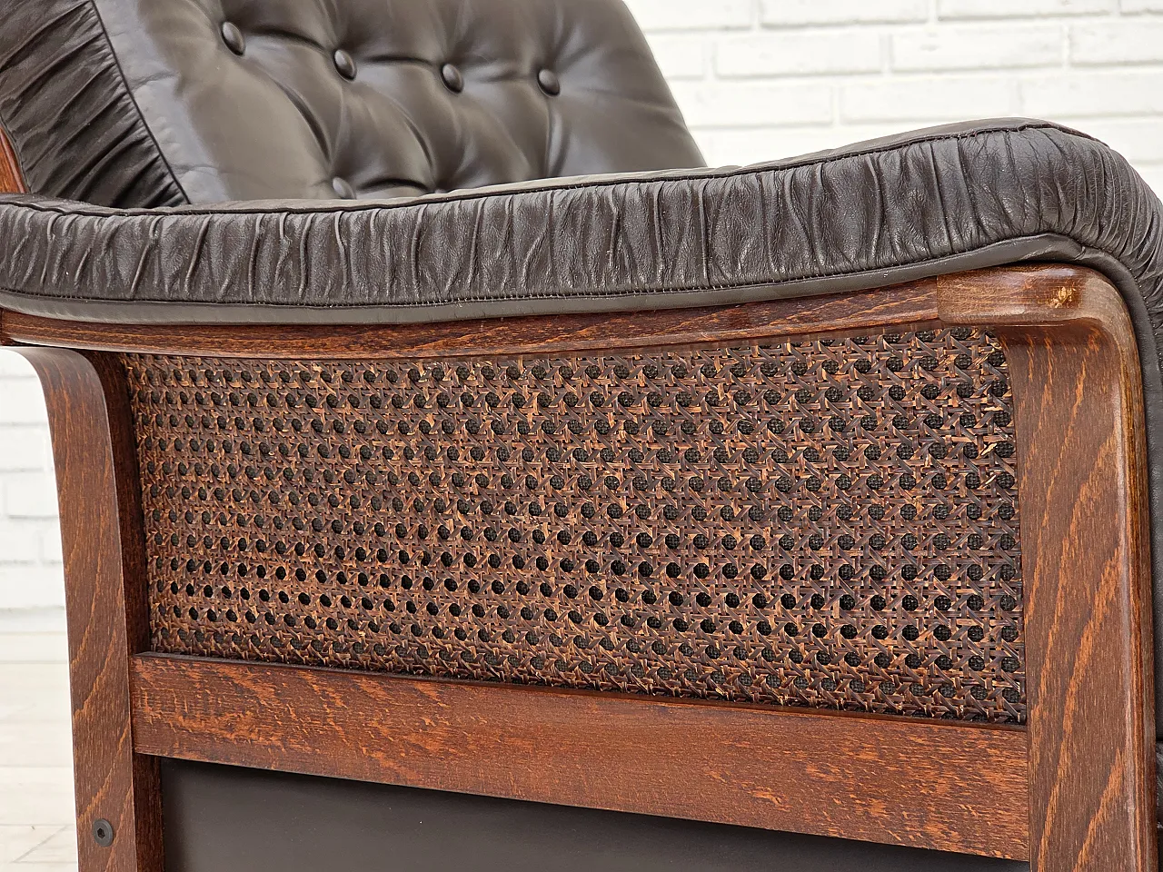 Poltrona scandinava, pelle mobili marroni e teak, anni '70 4