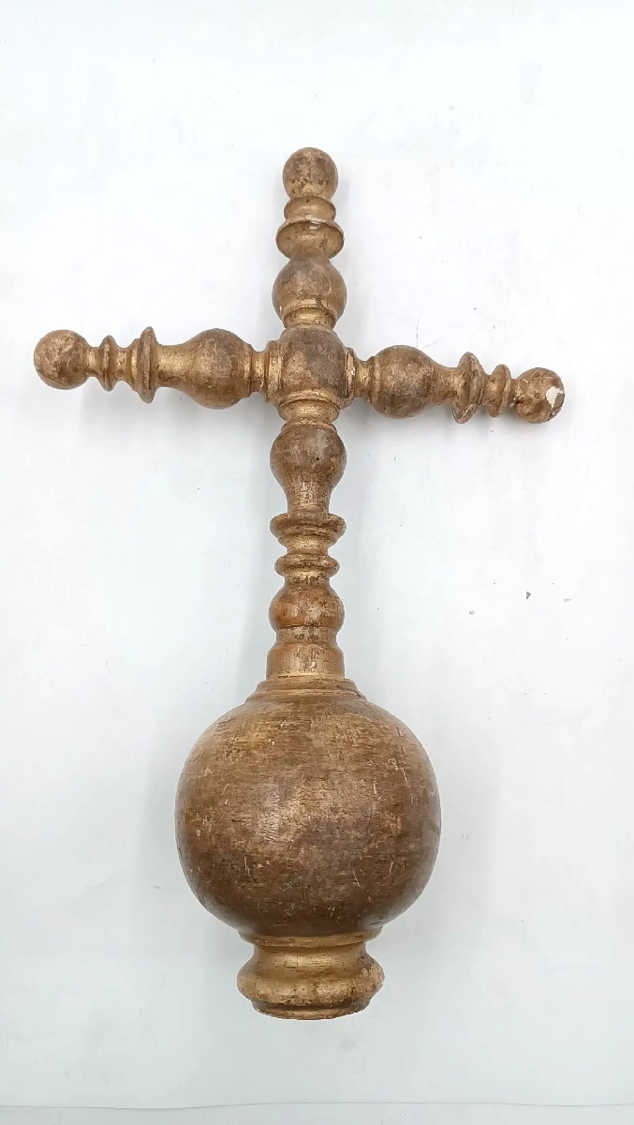 Large processional cross in gilded wood, 17th century 1