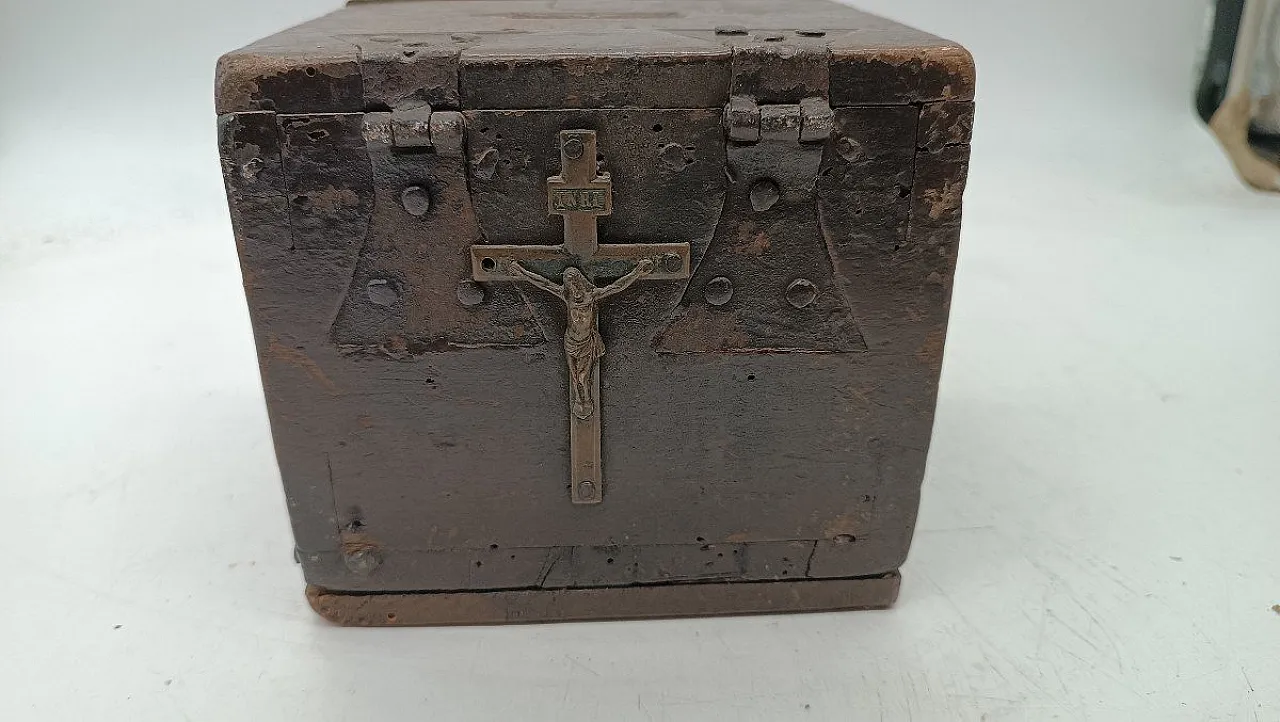 Cappellano antico in noce, '600 3