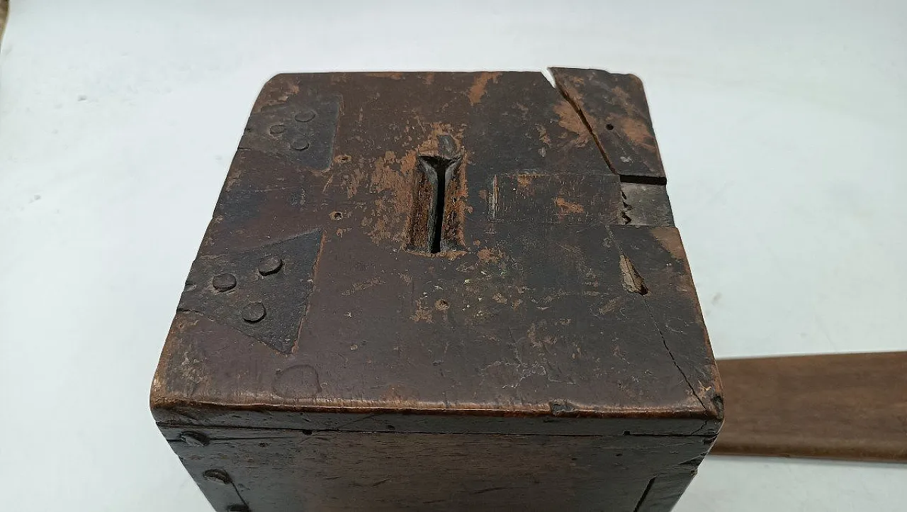 Cappellano antico in noce, '600 4