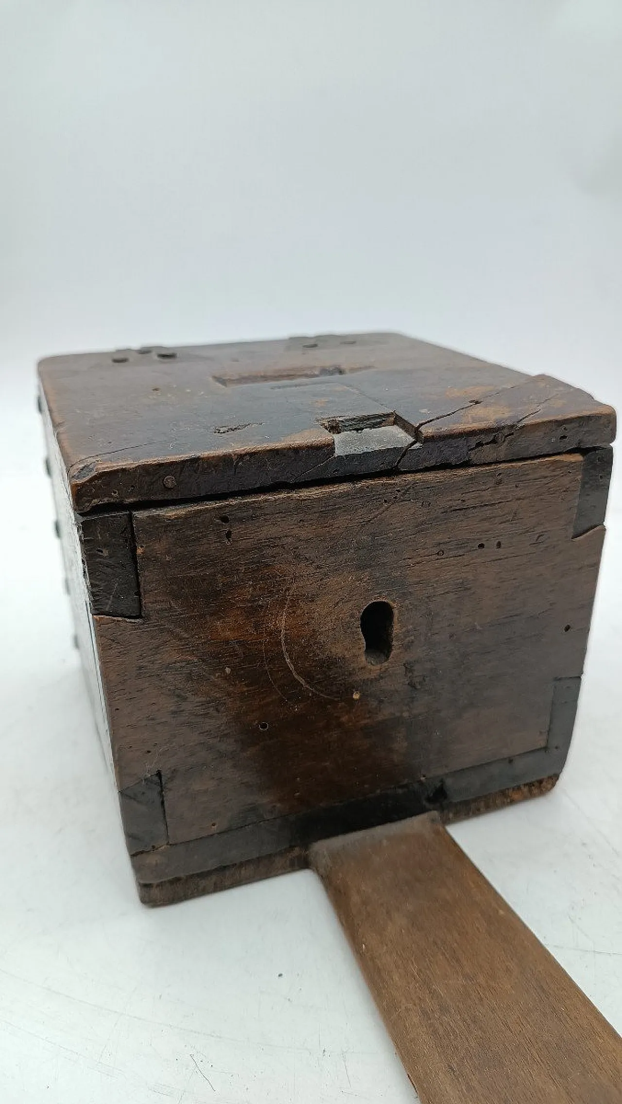 Cappellano antico in noce, '600 5