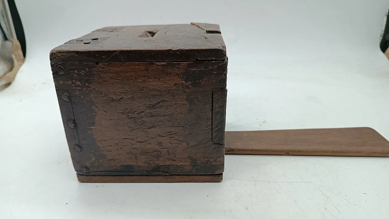 Cappellano antico in noce, '600 6