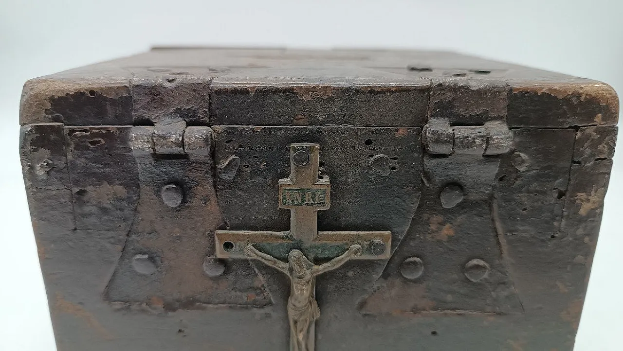 Cappellano antico in noce, '600 7