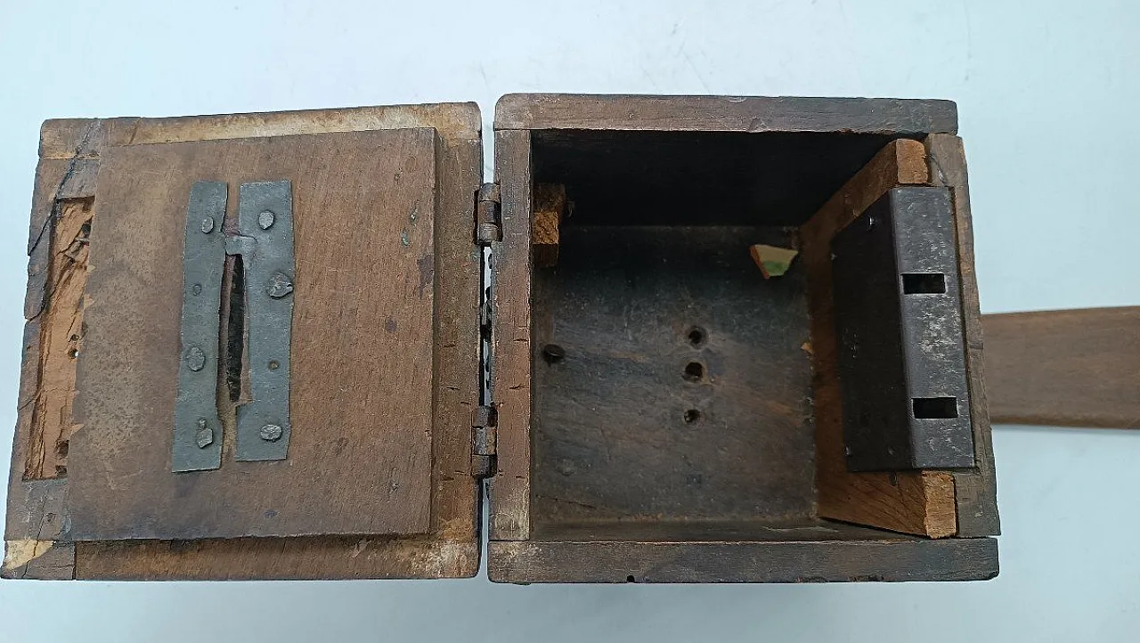 Cappellano antico in noce, '600 9