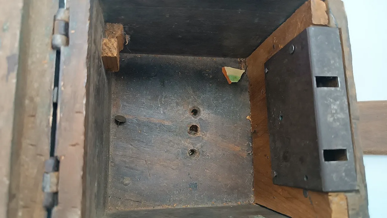 Cappellano antico in noce, '600 11