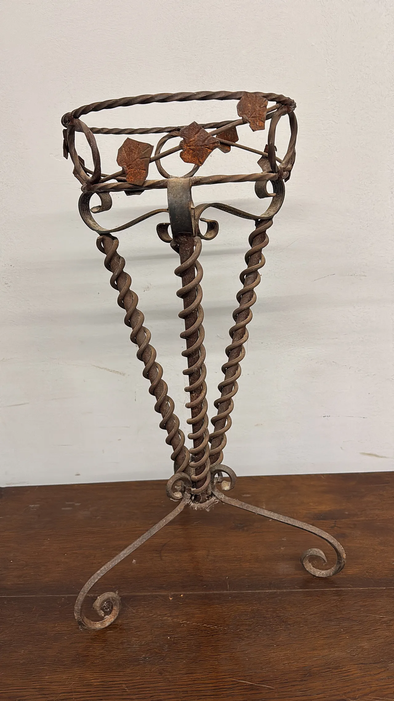 Porta vaso in ferro battuto Liberty, primi '900 2