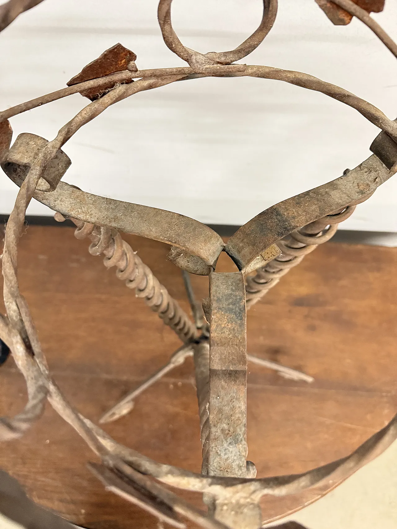 Porta vaso in ferro battuto Liberty, primi '900 6