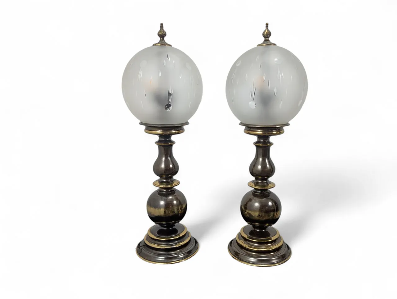 Coppia di lampade da tavolo in ottone e vetro anni 60 1