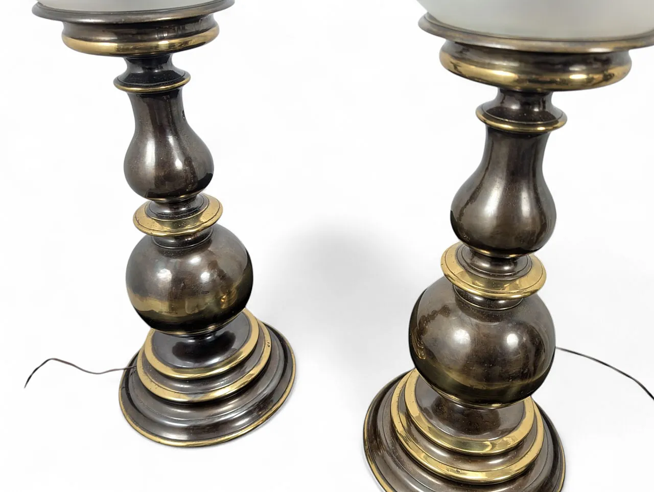 Coppia di lampade da tavolo in ottone e vetro anni 60 5