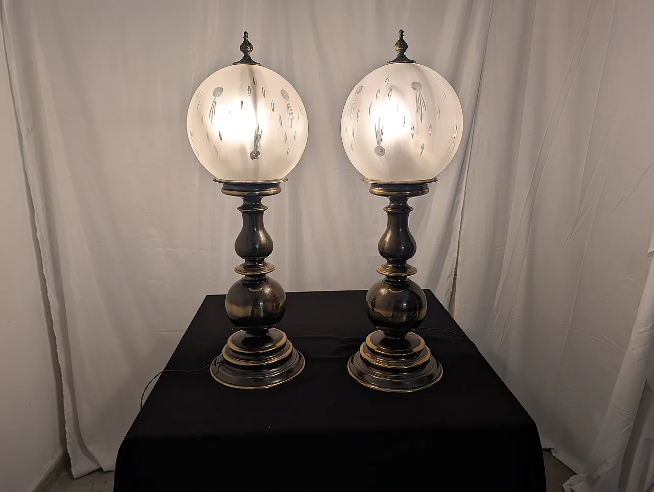 Coppia di lampade da tavolo in ottone e vetro anni 60 7