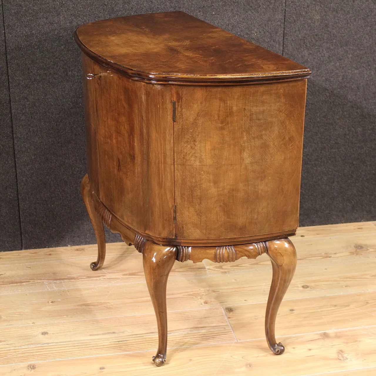 Piccola credenza a mezzaluna, ‘900 10