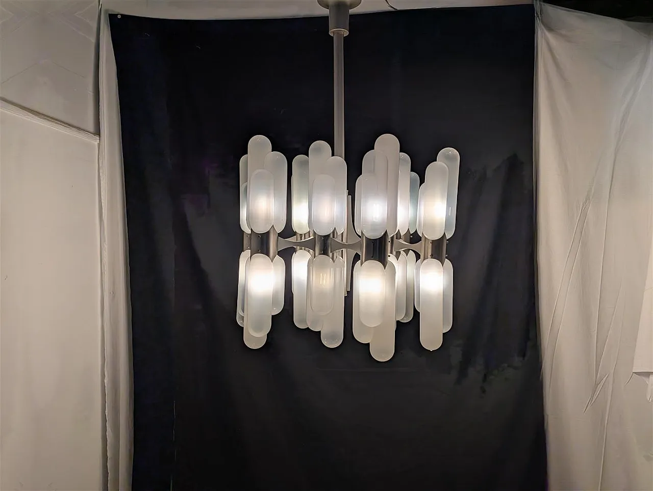 Lampadario di Carlo Nason per Mazzega con 18 luci anni 70 9