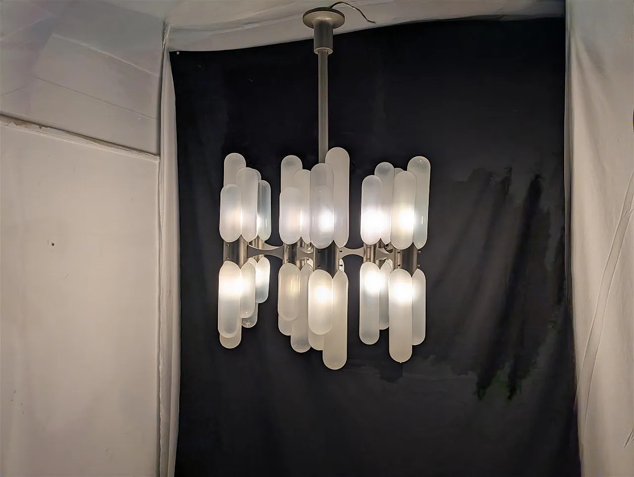 Lampadario di Carlo Nason per Mazzega con 18 luci anni 70 10