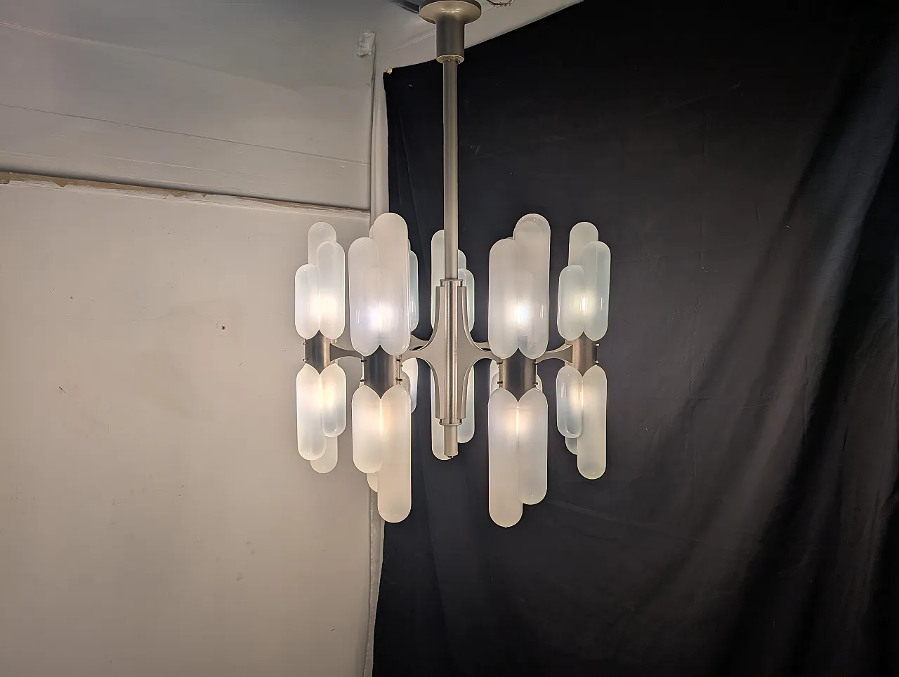 Lampadario di Carlo Nason per Mazzega con 18 luci anni 70 11