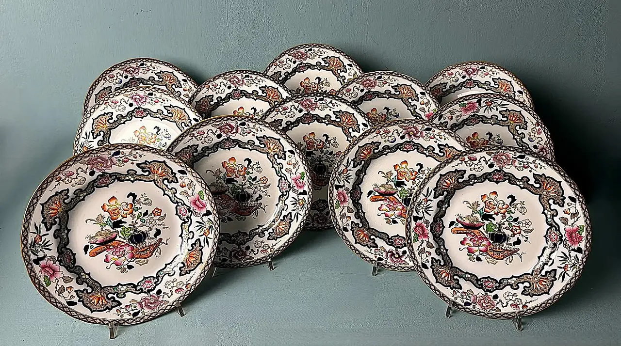 12 hand-painted English serving dishes, early 20th century 2