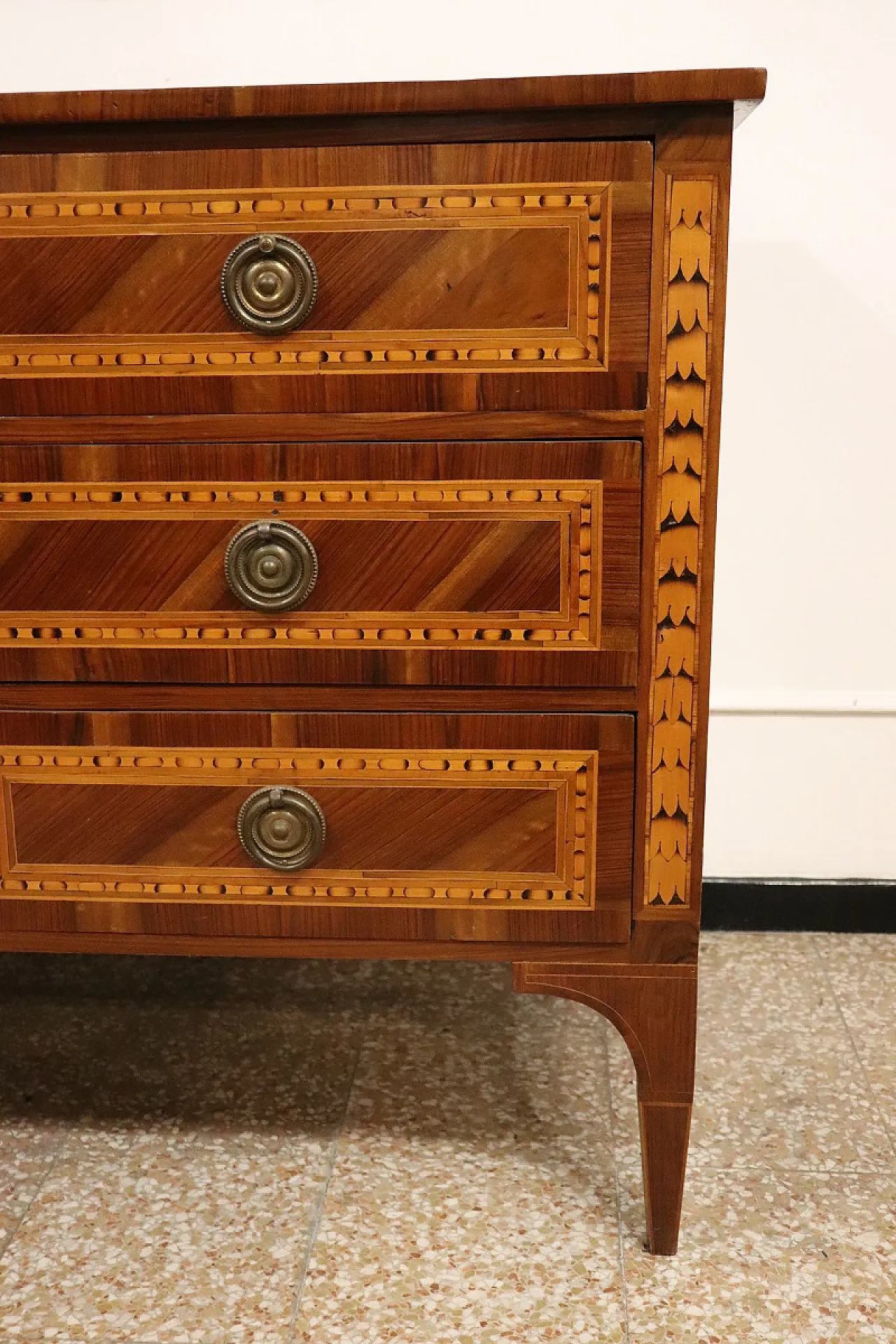 Antico cassettone in noce intarsiato restaurato, '700 3