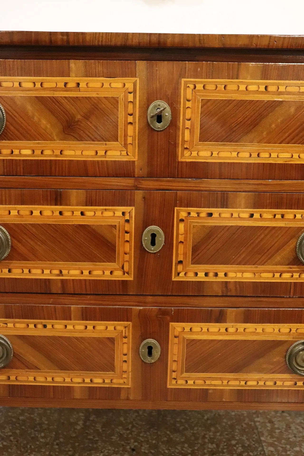 Antico cassettone in noce intarsiato restaurato, '700 4