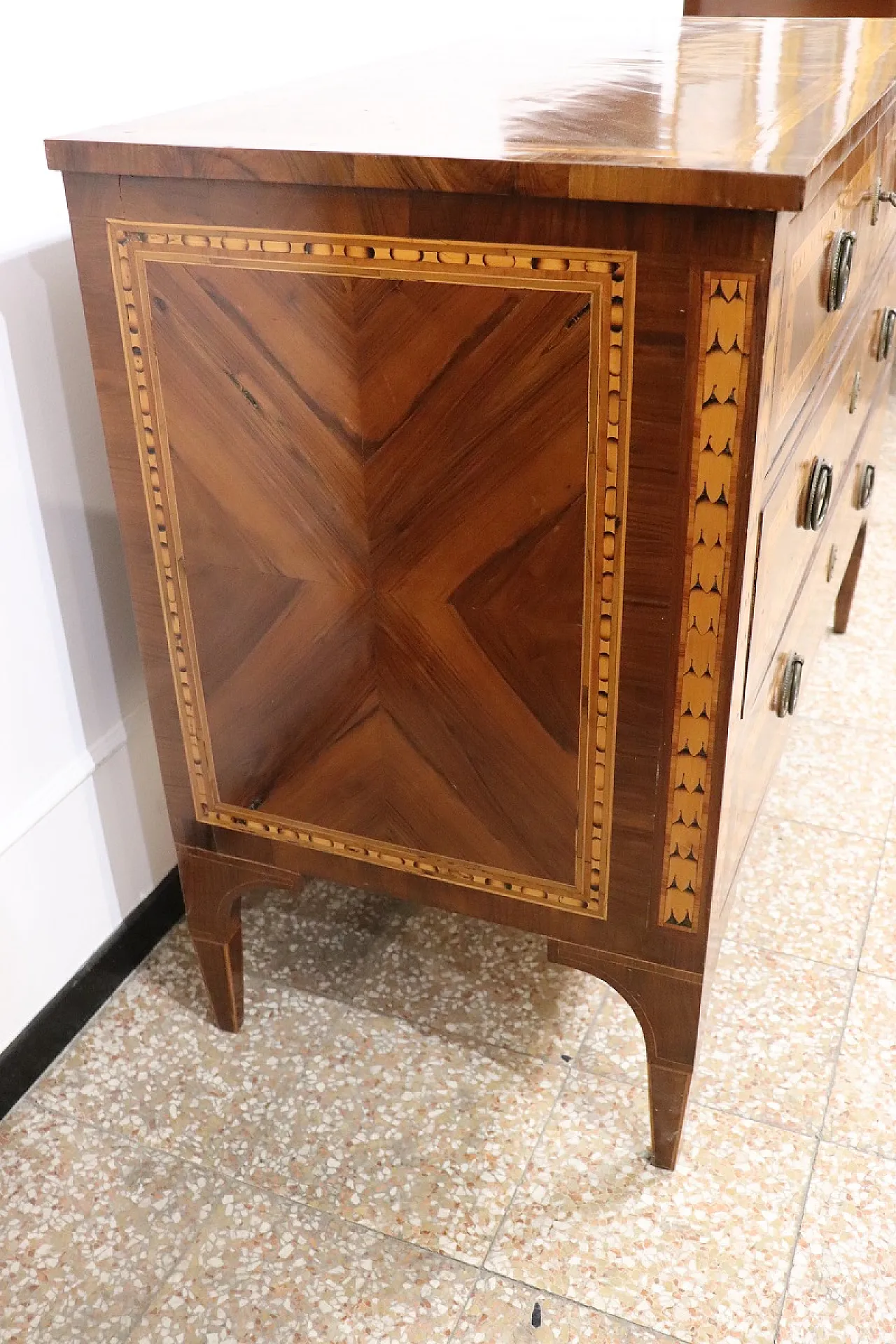 Antico cassettone in noce intarsiato restaurato, '700 9