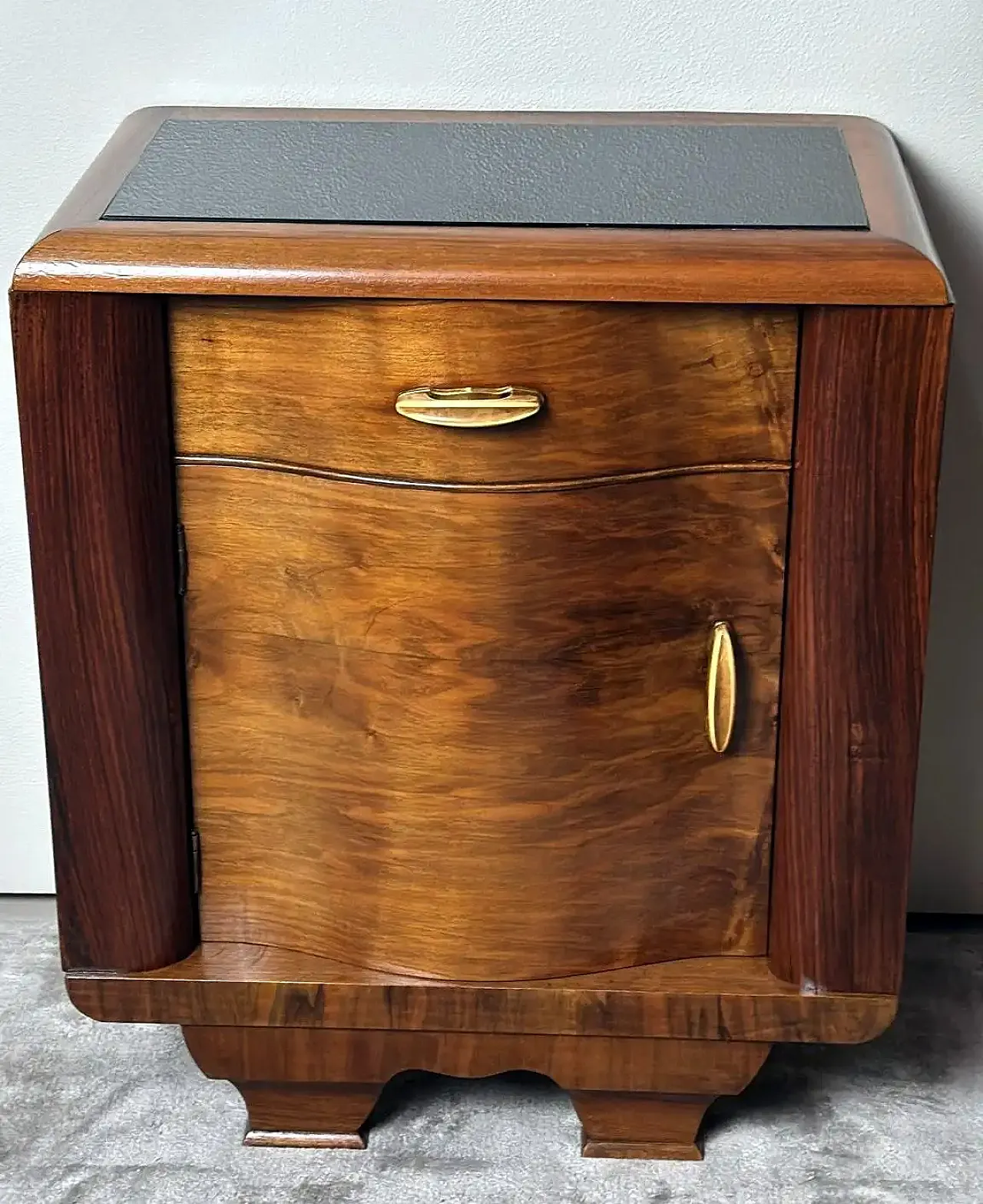 Pair of Art Deco bedside tables with black glass tops, 1930s 6