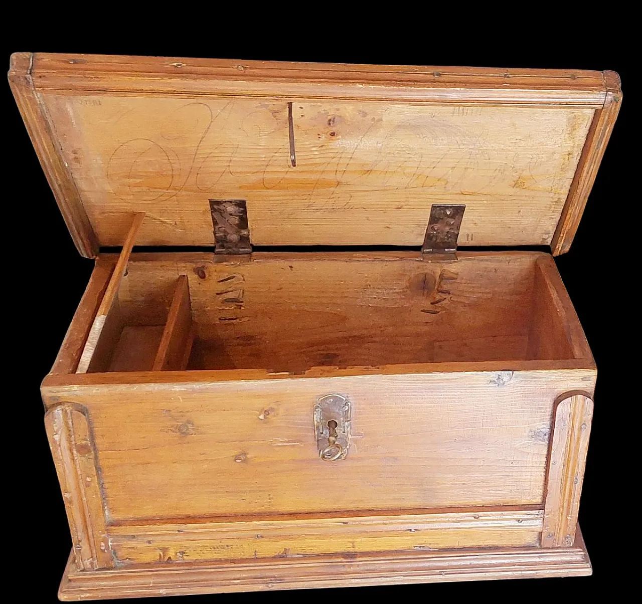 Small Tuscan fir travel box, 18th century 2