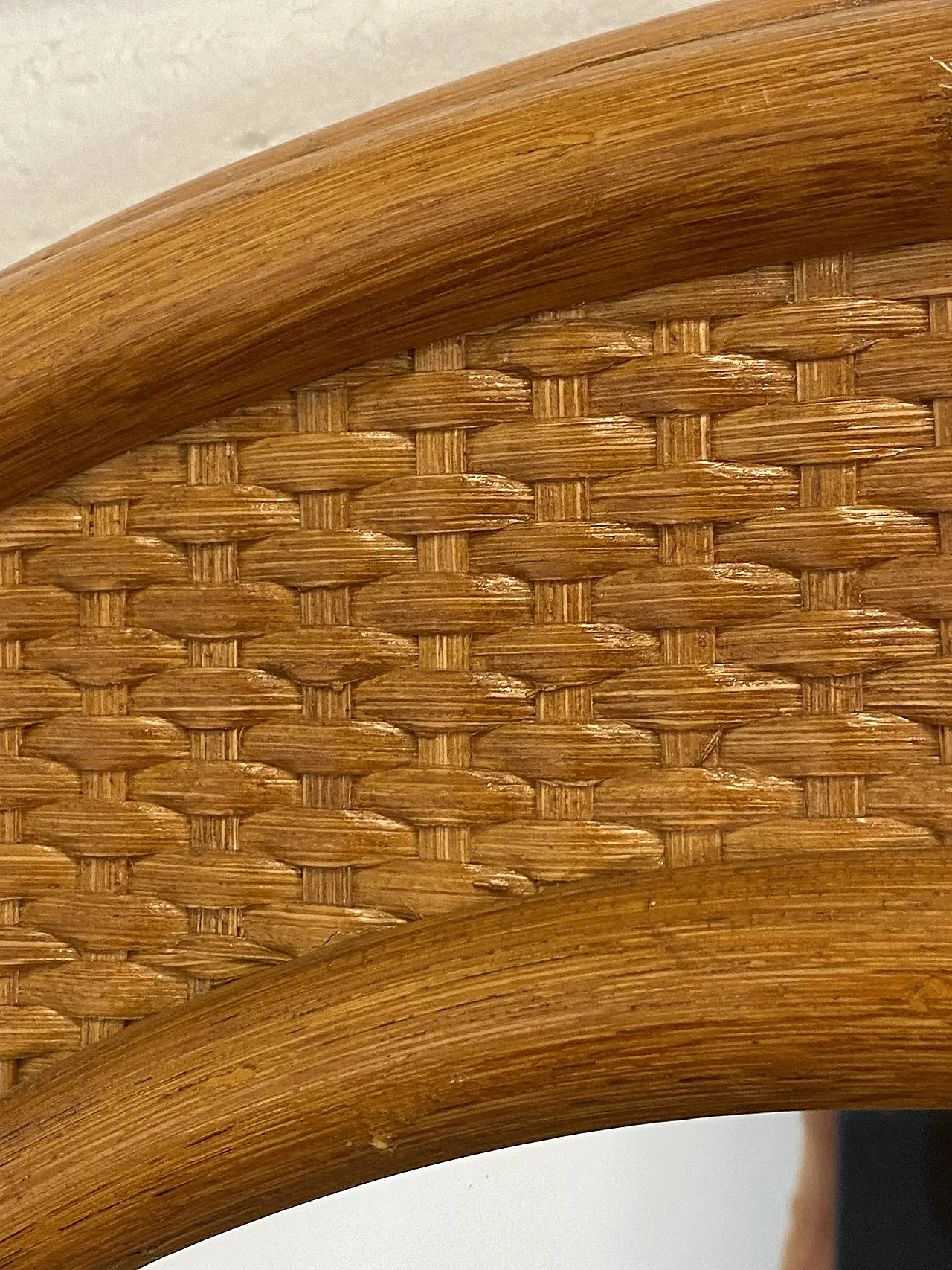 Specchio ad arco entro conrnice in bambù e vimini, anni '70 2