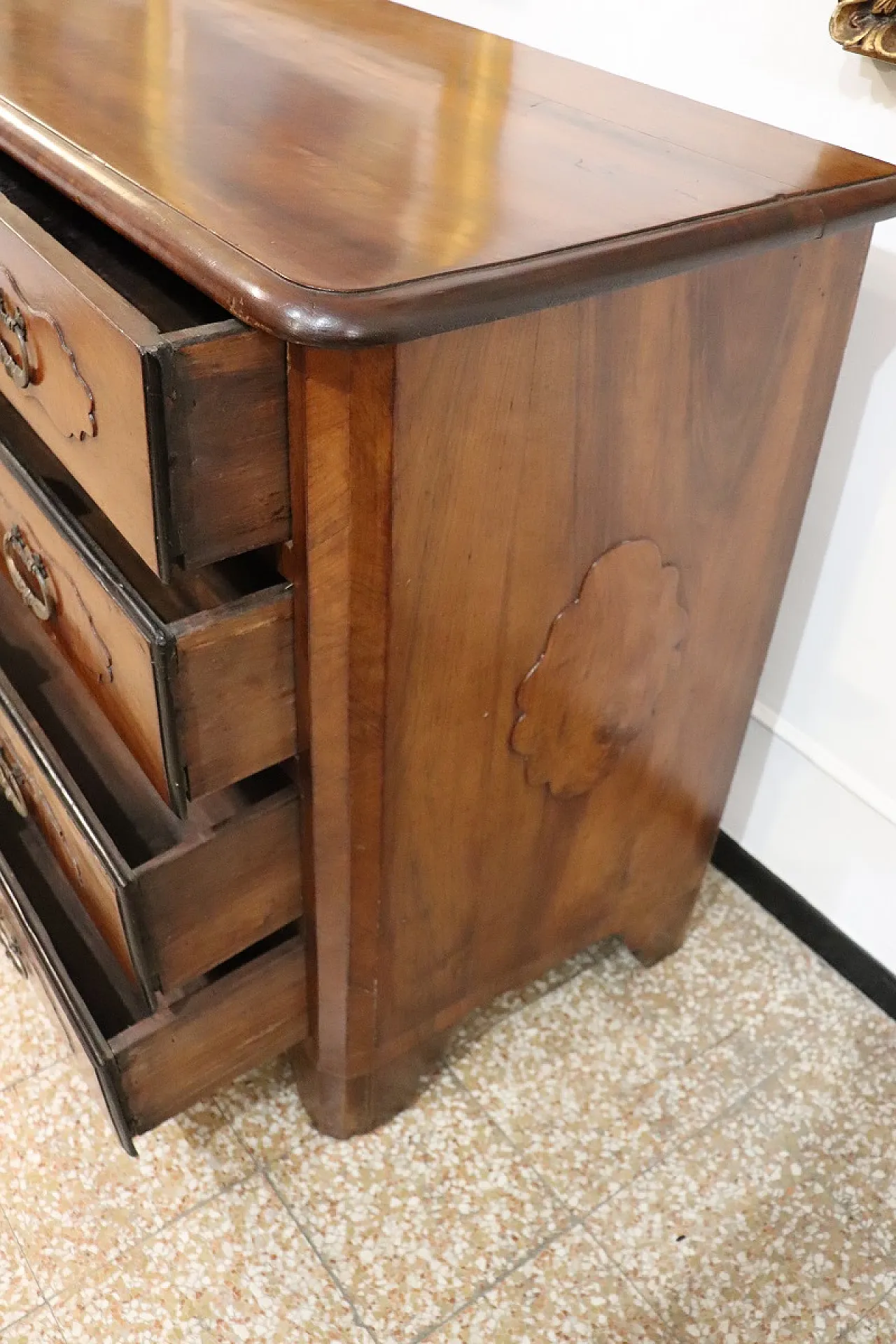 Cassettone in noce, '600 6