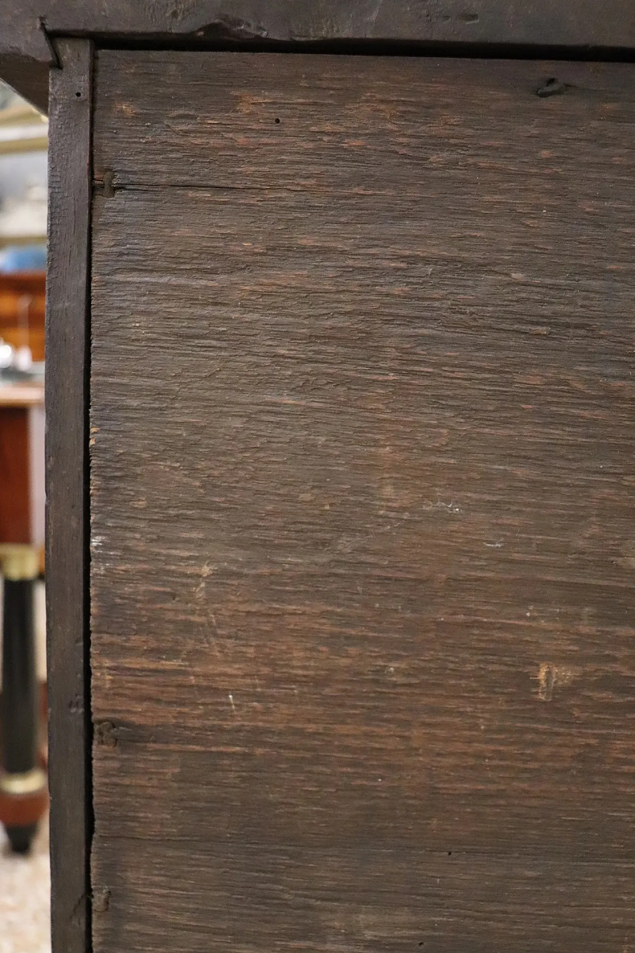 Cassettone in noce, '600 9