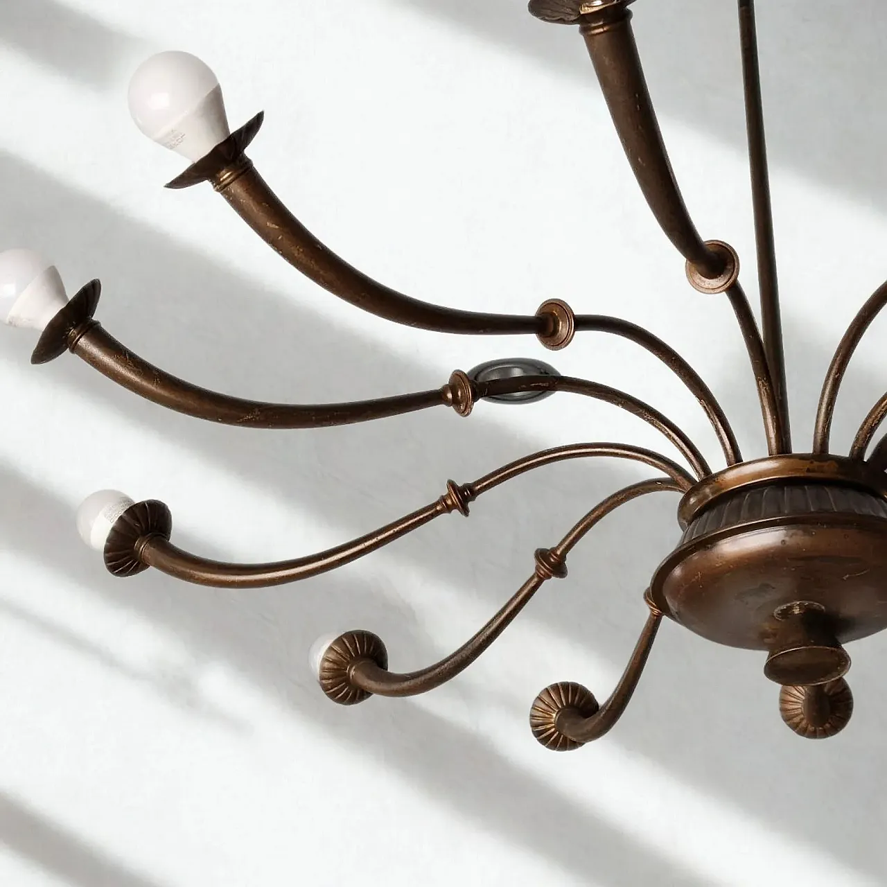 Lampadario a 12 luci in ottone Azucena di Caccia Dominioni, anni 50 1